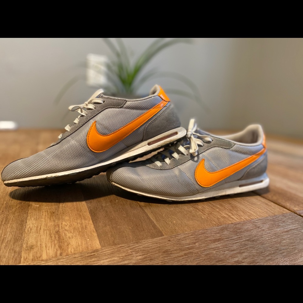 Women’s Nike Air shoes 7.5